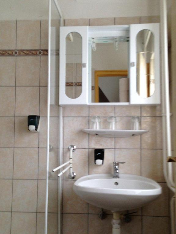 Bed and Breakfast Panoráma Panzió Tatabánya Habitación foto